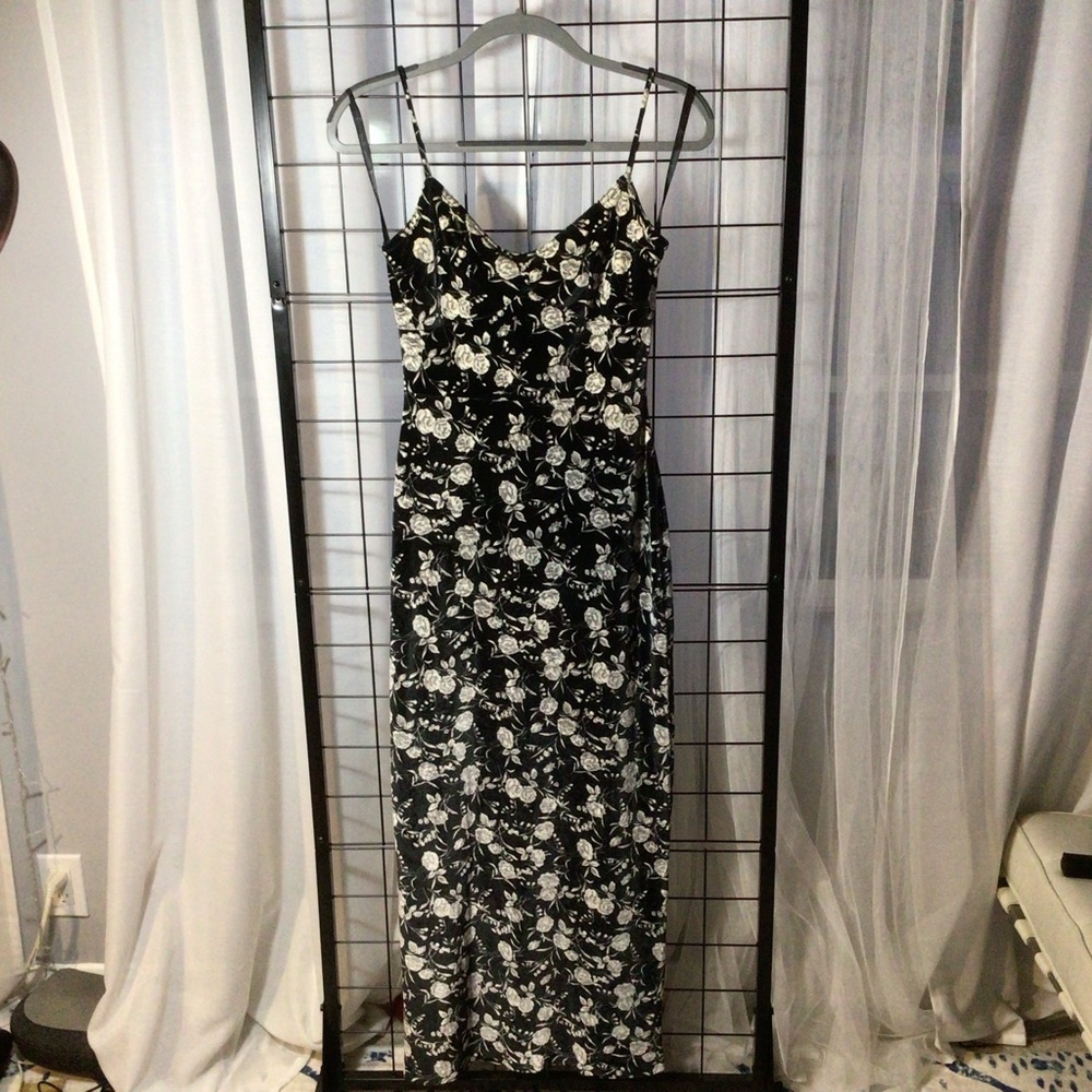 Bisou Bisou Black & White Floral Slip Velvety Maxi Dress EUC